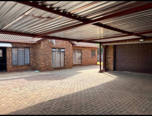 3 BEDROOM HOUSE FOR SALE IN THE ORCHARDS